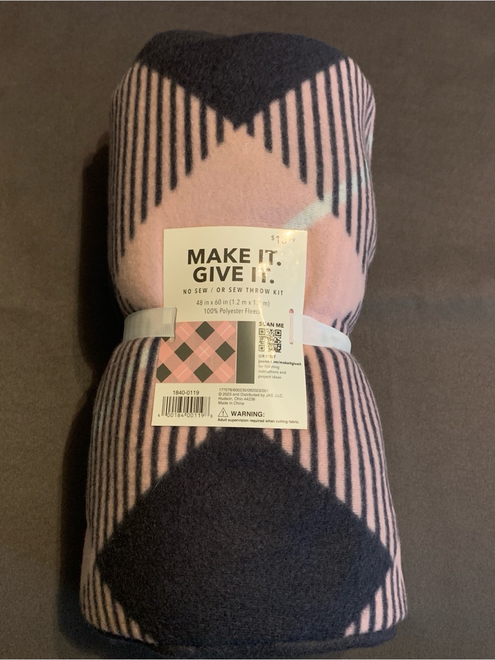 Make It. Give It. No-Sew/Sew Throw Kit 48x60 Polyester Fleece Pink/Gray